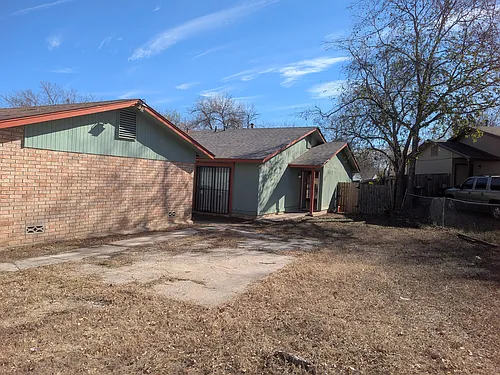 1322 Bayou St Photo 1