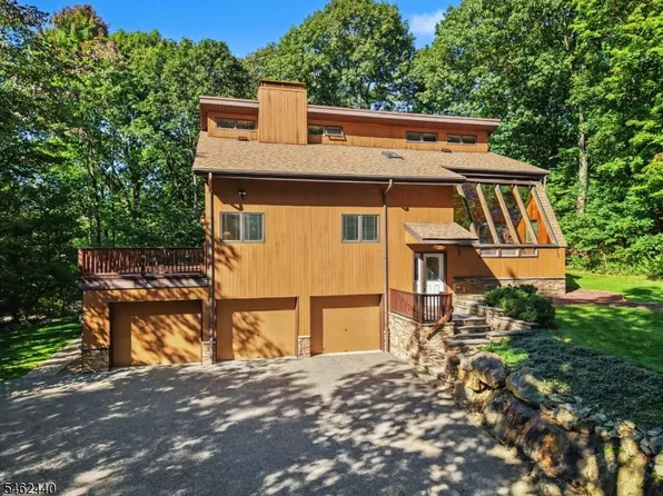 5 Allen Dr, Kinnelon Boro, NJ 07405