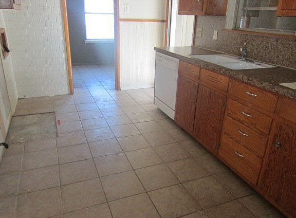 3rd image of 1503 W 20th St