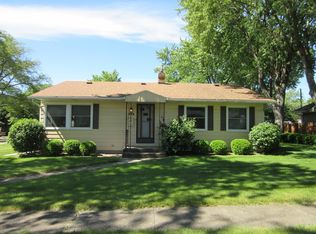 373 Crescent Dr, Sycamore, IL 60178