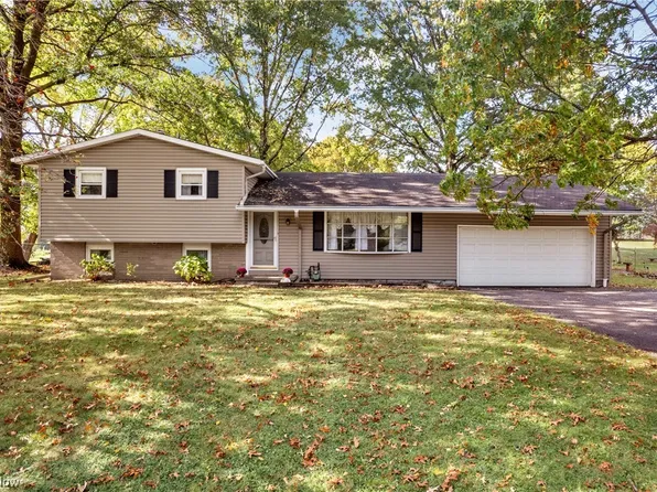 12097 Lisa St NW, Hartville, OH 44632