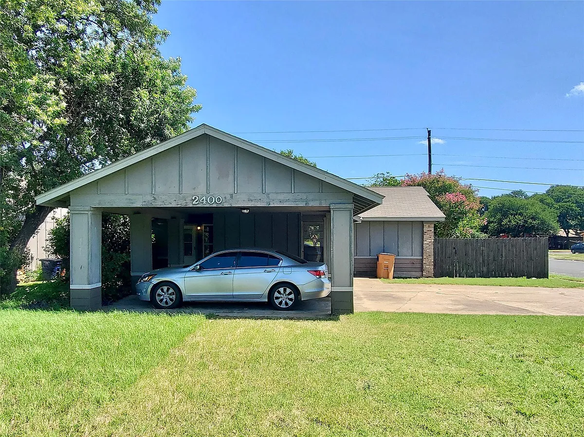Building Photo - 2400 Berkett Dr #A