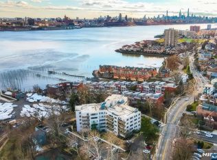 1375 River Rd APT 1K, Edgewater, NJ 07020