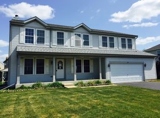 325 Greenbriar Blvd, Poplar Grove, IL 61065