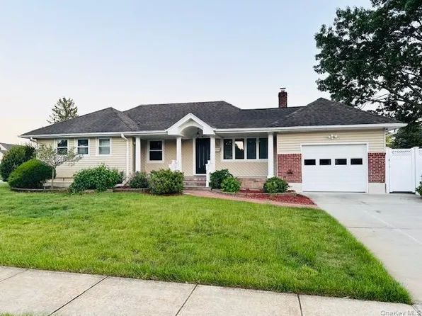 2934 Kinloch Road, Wantagh, NY 11793