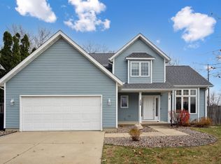328 Parkgate Rd, Cedar Falls, IA 50613