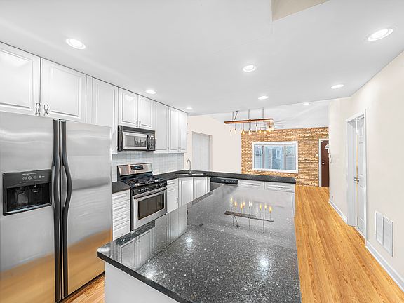 3rd image of 2514 W Haddon Ave Unit 2