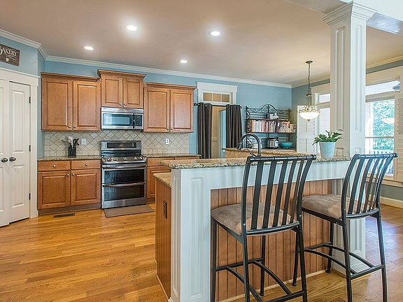Kitchen - Main Floor