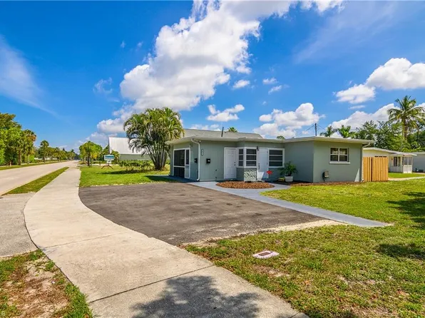 1015 10th Ave N #1011, Naples, FL 34102
