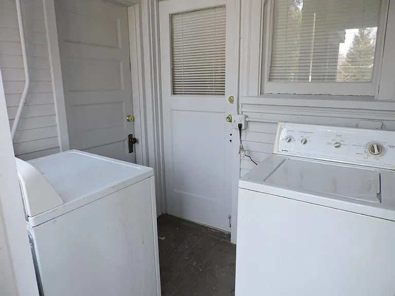 1421 G St #4 — Photo 10