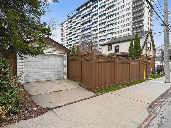 4th image of 144 Hunter St W