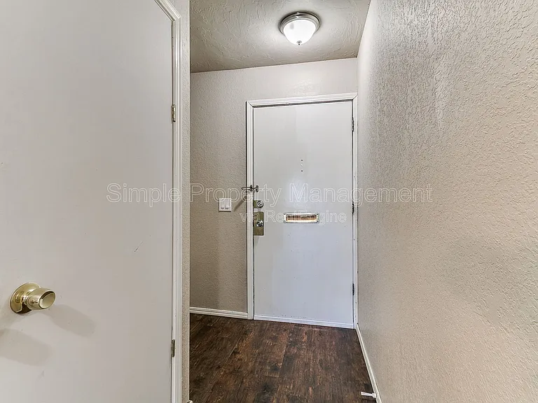 10607 N Macarthur Blvd — Photo 3