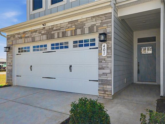 2nd image of 401 Camarillo Ln