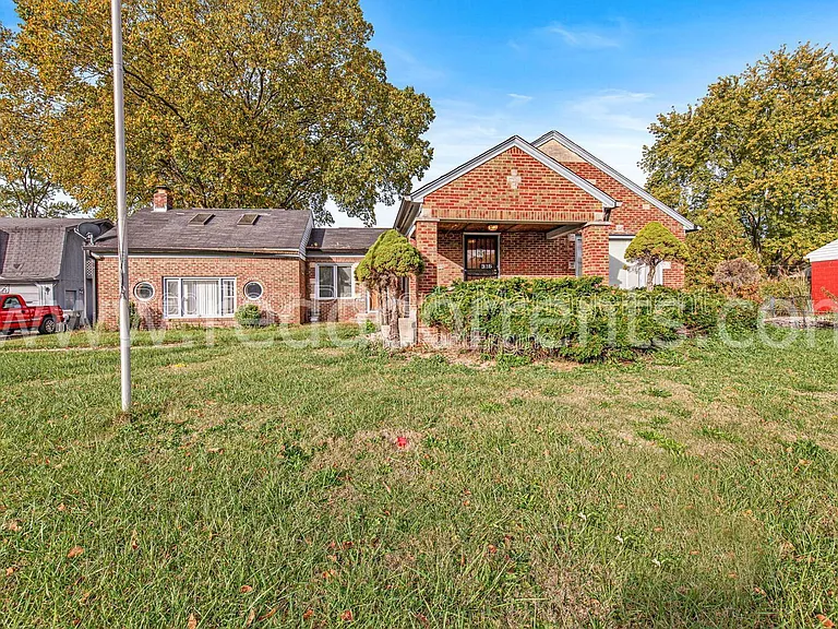 328 N Post Rd — Photo 25