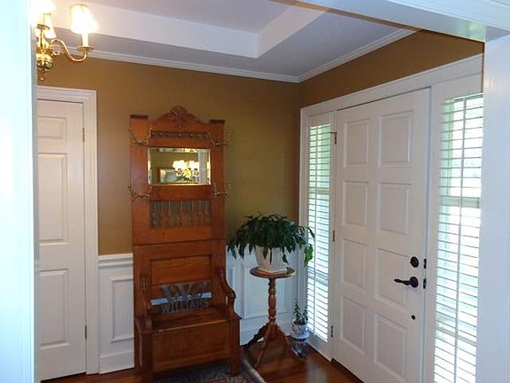 5th image of 105 Lesley Ln