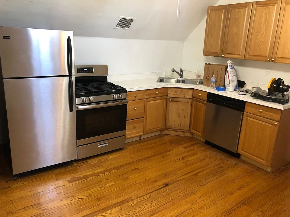 1st image of 5625 W Windsor Ave #3