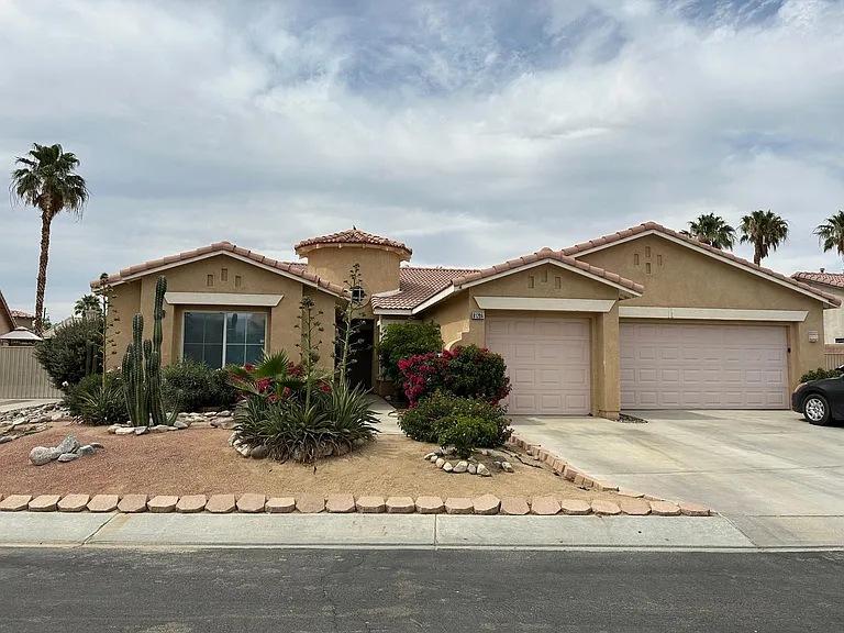 81286 Avenida Blanca — Photo 1