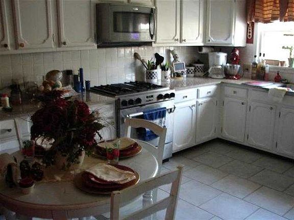 4th image of 4000 Cleary Dr