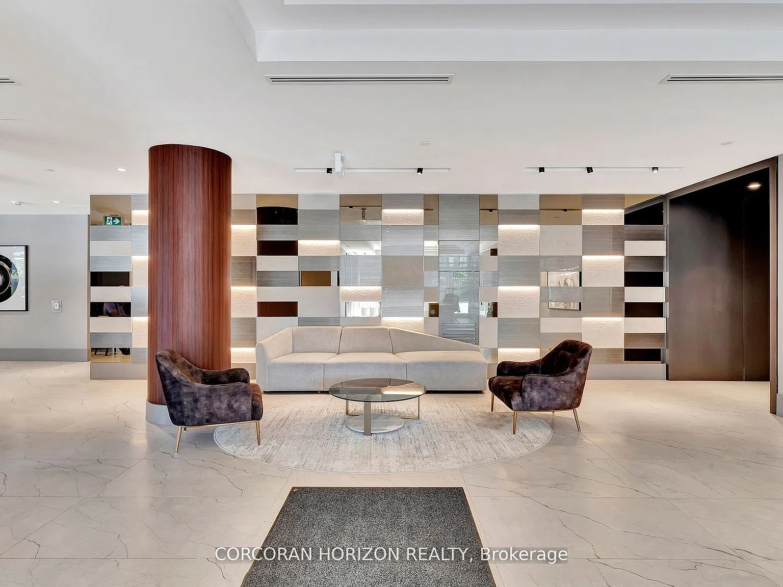 Young Condos — Photo 3