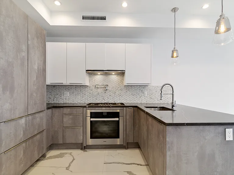 127 Avenue D #10 — Photo 4