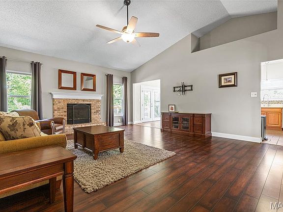 5th image of 102 Deer Meadow Ct