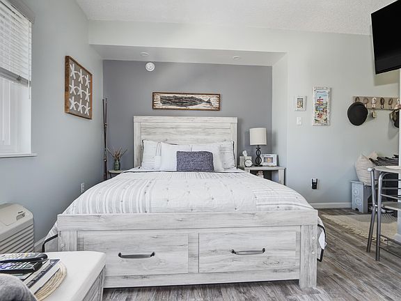 3rd image of 1110 Wesley Ave #204
