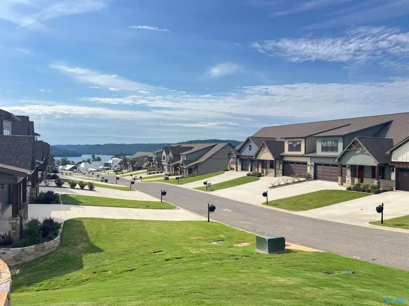 95 Whistling Straits Way, Guntersville, AL 35976
