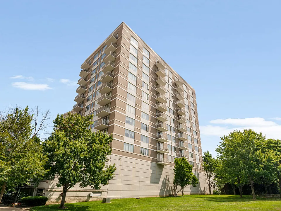 1515 S Prairie Ave #705