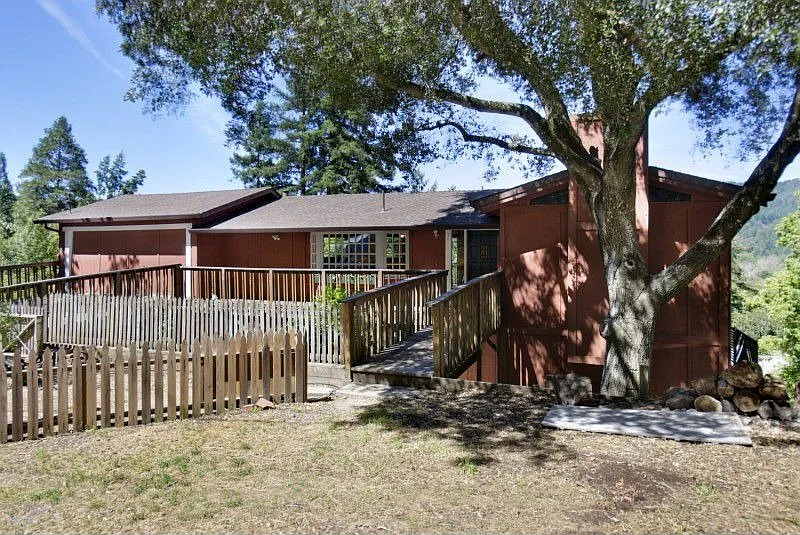 39 Grandview Ave photo 1