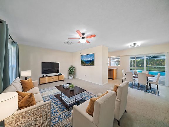 2nd image of 620 SE Clifton Lane