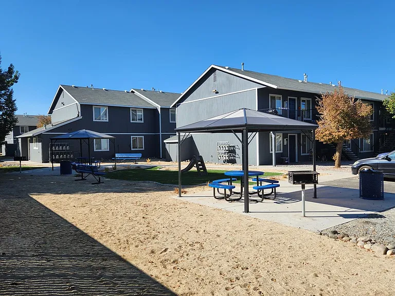 Peppertree Apartments — Photo 12