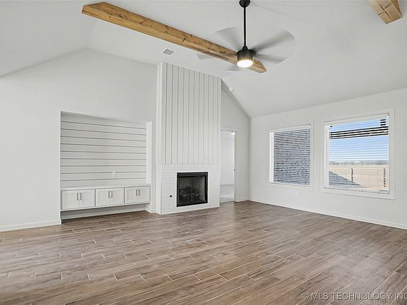 4th image of 2816 E Rockford Pl