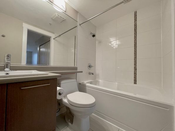 2 bedroom rental in Surrey — photo 12