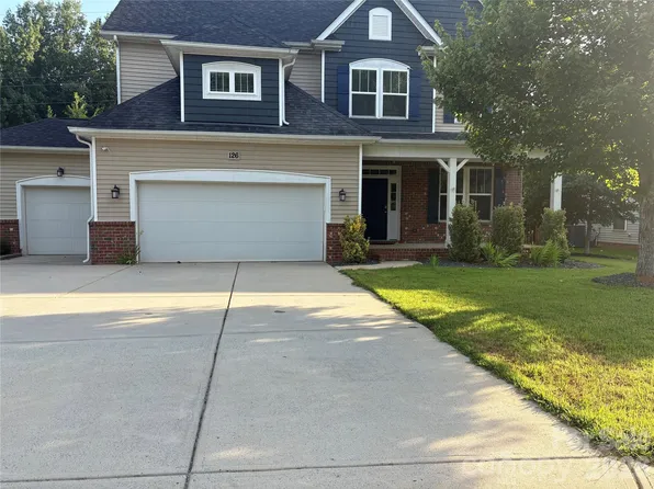 126 Misty Woods Dr, Lake Wylie, SC 29710