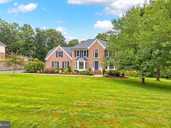 3rd image of 4005 Longwood Dr