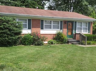 9525 Maple Rd, Louisville, KY 40229