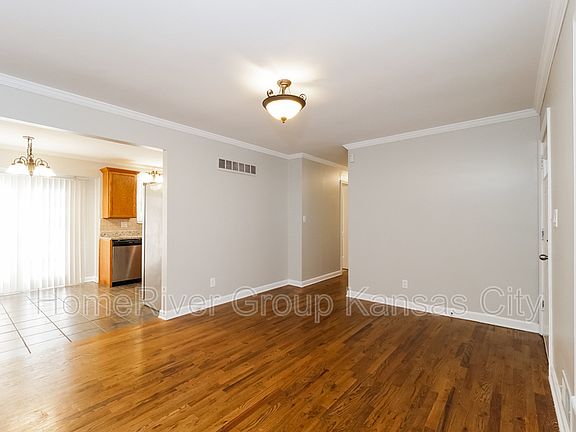 4th image of 7709 E 119th St