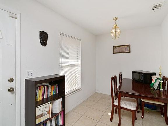 4th image of 40 S Lancelot Ave