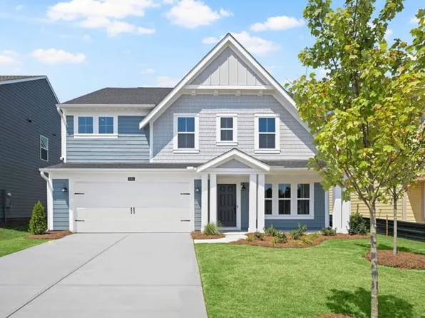 546 Crystal Lake Pkwy, Hoschton, GA 30548