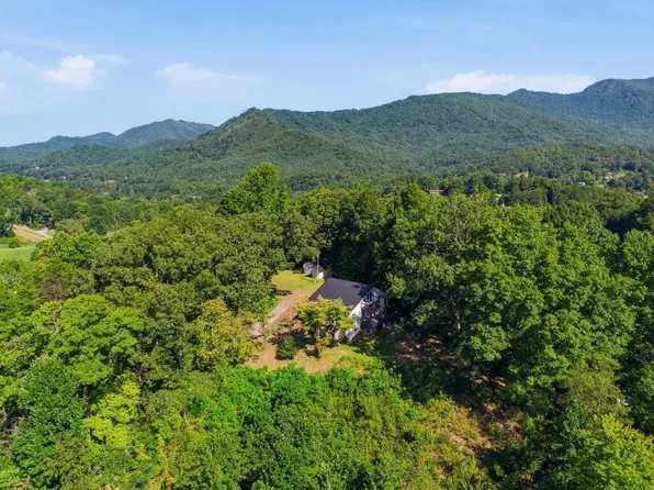 289 Bethabara Rd, Hayesville, NC 28904