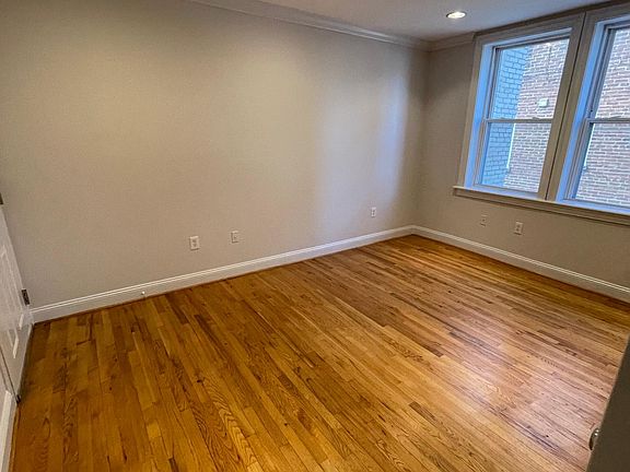 3rd image of 1443 Oak St NW APT 102