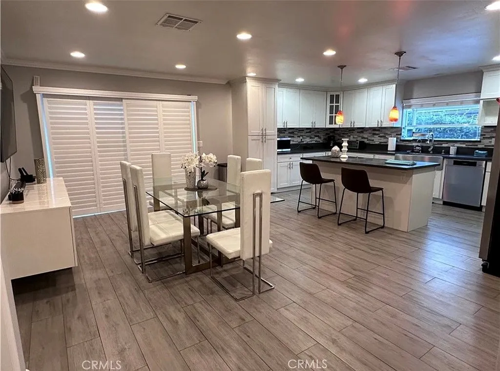 4 bed, 2467 sqft, $7,500 — Photo 4