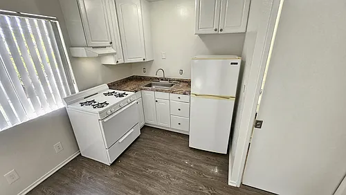 1750 S Longwood Ave #19 Photo 1