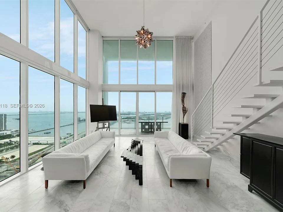 1040 Biscayne Blvd #3304