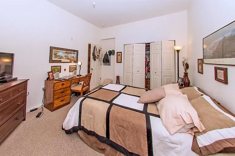 586 N Midvale Blvd — Photo 9