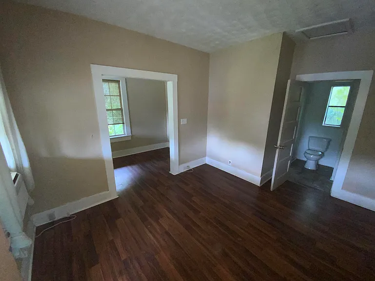506 Bronson St — Photo 5