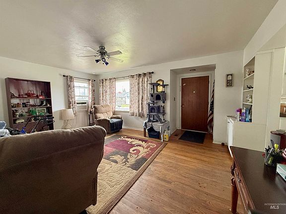 3rd image of 1006 Scott St