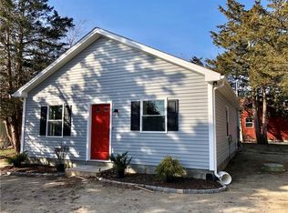 190 Namquid Dr, Warwick, RI 02888