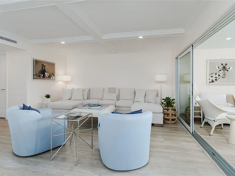 3450 Gulf Shore Blvd N #210 — Photo 4