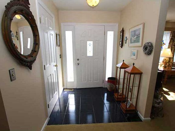 4th image of 1012 Colleen Dr